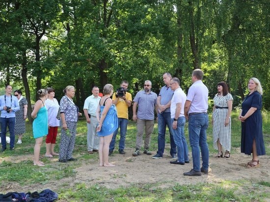 Судьбу Оболенского пруда глава Серпухова обсудил с жителями