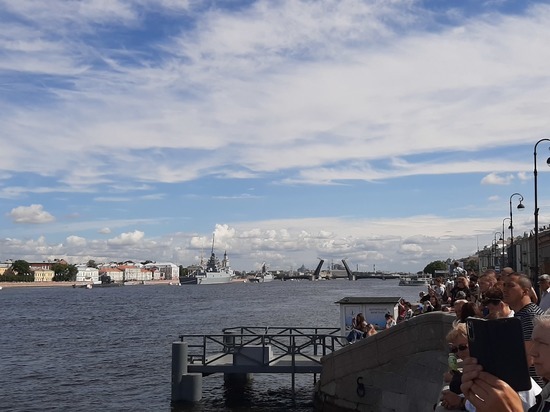 Карельские путешественники стали свидетелями репетиции морского парада в Петербурге