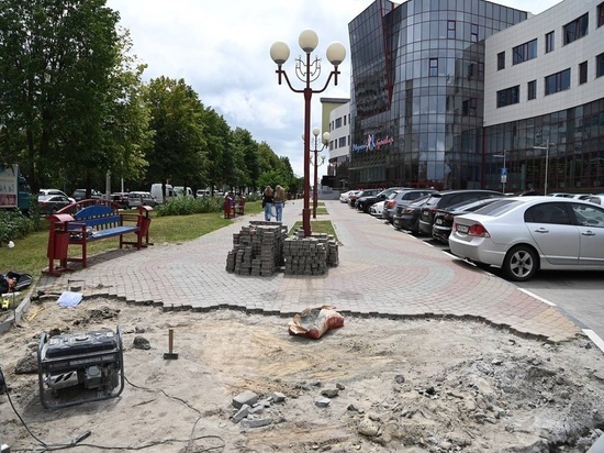 В Белгороде на тротуарах делают сходы для маломобильных граждан
