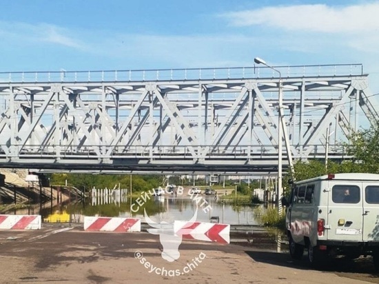 Затопленную улицу Лазо перекрыли в Чите