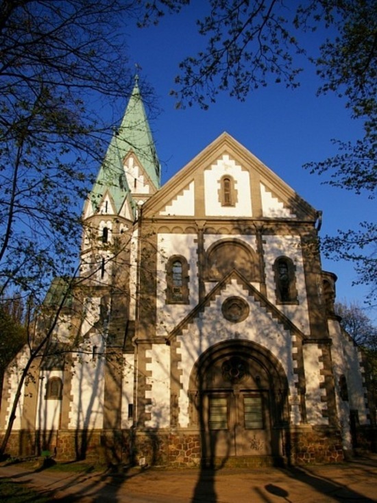 Кирха королевы Луизы Калининград. Кирха памяти королевы Луизы Калининград. Кирха Луизы в Калининграде. Кирха королевы Луизы – Калининградский областной театр кукол.