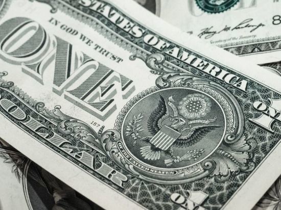 Расплатиться долларами США попытались посетители бара в Новосибирске