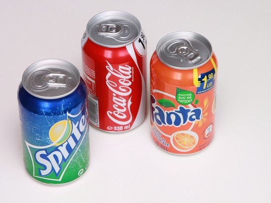 Coca-Cola перестанет выпускать напитки Sprite в фирменных зеленых бутылках из-за вреда экологии