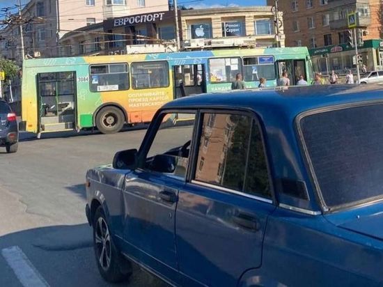 Из-за сломавшегося троллейбуса в центре Рязани образовалась крупная пробка