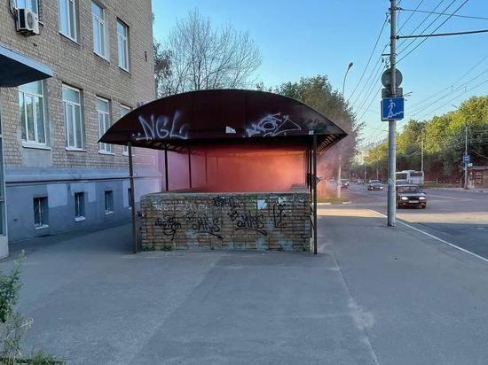 В подземном переходе в центре Рязани неизвестные распылили красное вещество