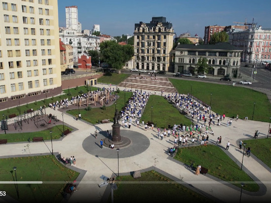 В Саратове на площади Петра I прошла зарядка на открытом воздухе
