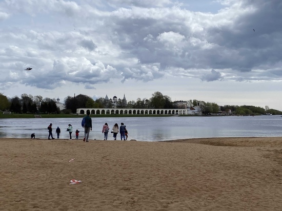 Старые стелы на мосту Александра Невского уберут из-за угрозы обрушения