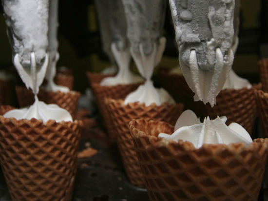 Россияне и американцы возглавили рейтинг любителей мороженого