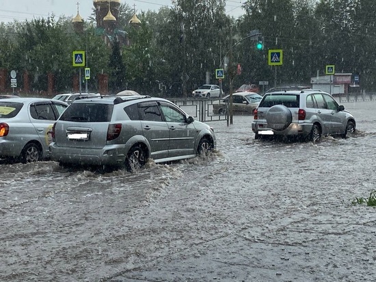 В Алтайском крае объявили штормовое предупреждение из-за грозы и ливня