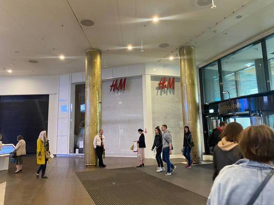 Петербургский бизнесмен показал, как в Москве готовятся к открытию H&M