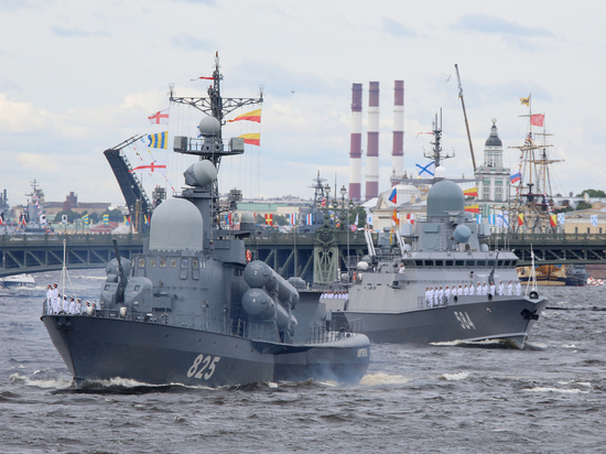 День ВМФ в Петербурге: во сколько начнется трансляция и что покажут зрителям