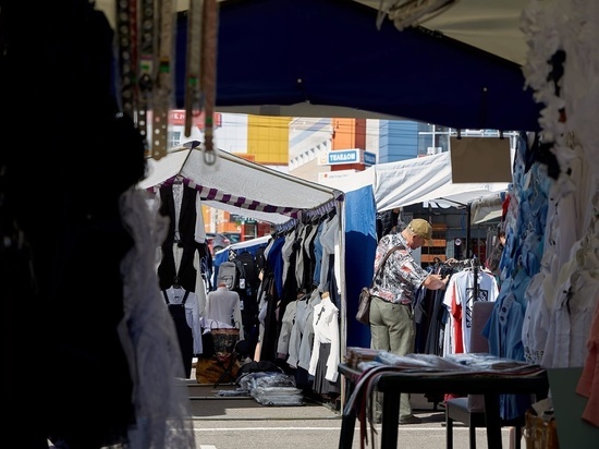 В Курске открылись школьный базар и фермерский рынок