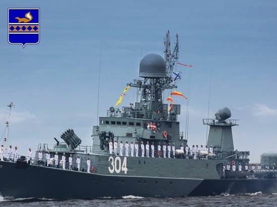 Корабль с военными из Уренгоя примет участие в морском параде на Неве