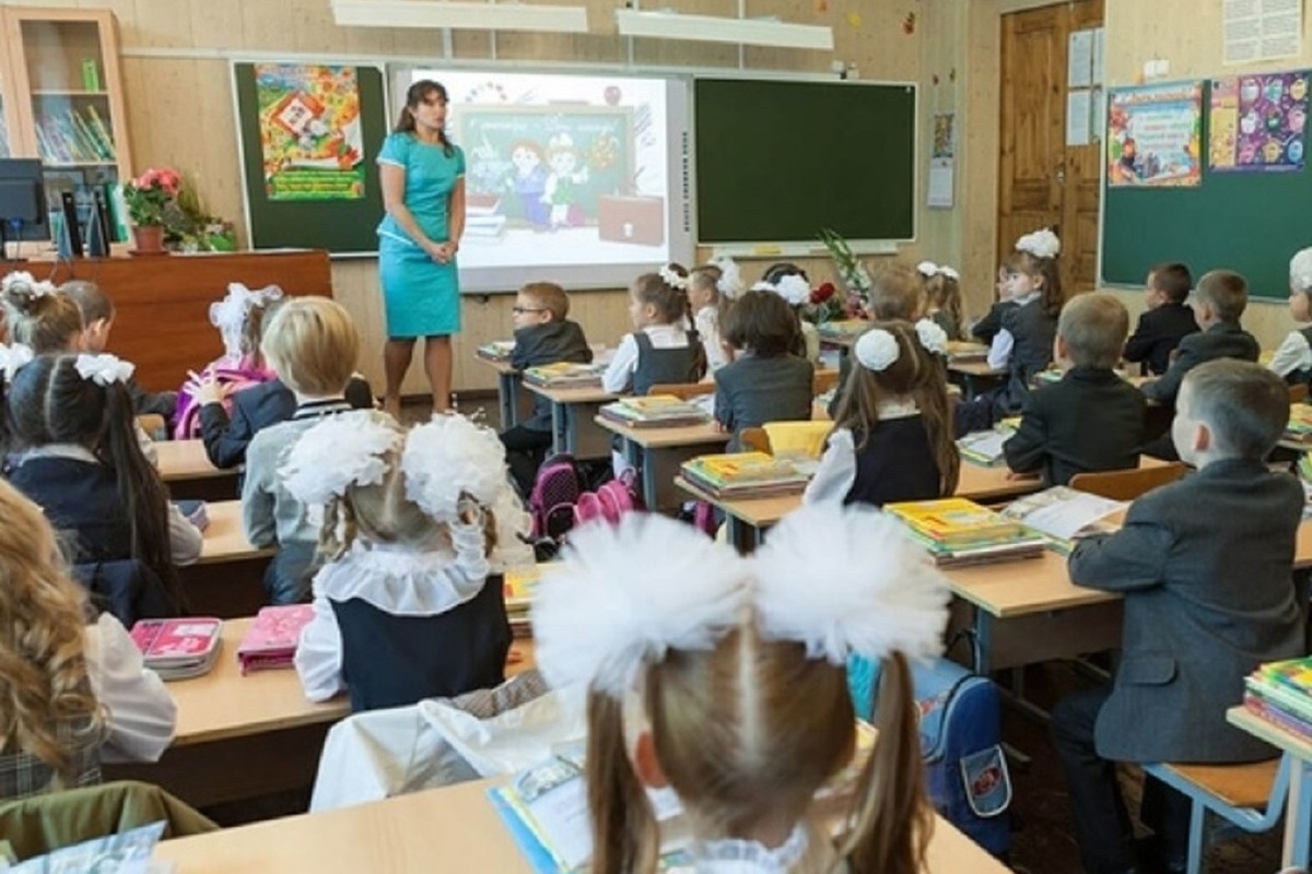 В этом учебном году во всех российских школах появится новый формат классного часа