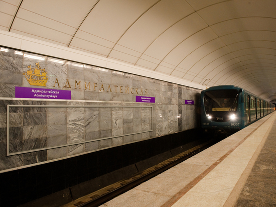 Станцию метро «Адмиралтейская» закрыли на вход из-за наплыва пассажиров