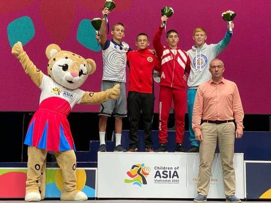 Юный борец из Тарко-Сале взял бронзу на турнире во Владивостоке