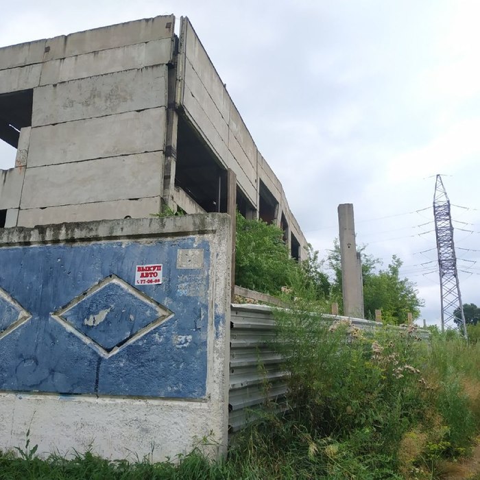 Граница между прошлым и будущим на Краснореченской в Хабаровске закрыта забором