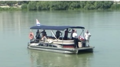 Венок в память о погибших моряках впервые спустили в реку Кубань