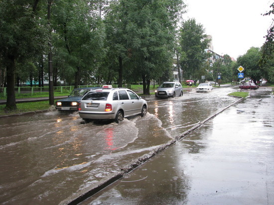 Сильные дожди обрушатся на Псков 1 августа