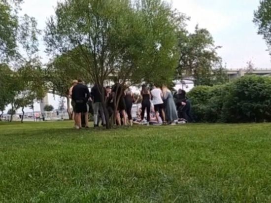 Несанкционированный гомофобный пикник провели на Михайловской набережной в Новосибирске