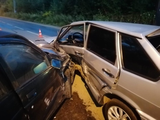 В Твери в ночной аварии пострадал 17-летний водитель
