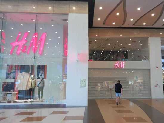 Магазины H&M не открылись для распродажи в назначенную дату