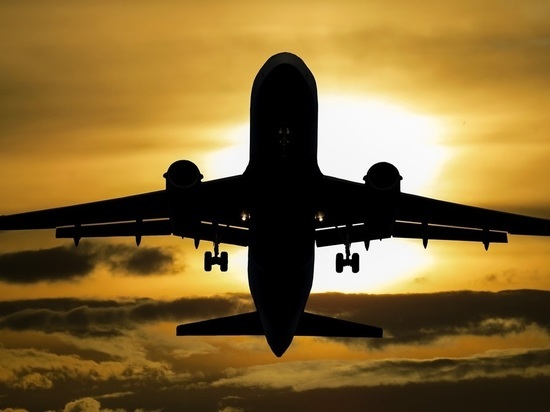 Летящий из Израиля в Москву самолет запросил экстренную посадку в Баку