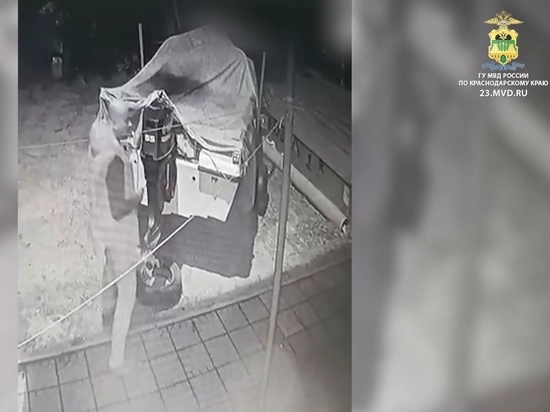 ГУ МВД: в Ейске мужчина украл лодочный мотор с территории водного спортобщества