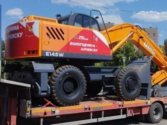 В Алчевск прибыла новая партия спецтехники из Вологодской области