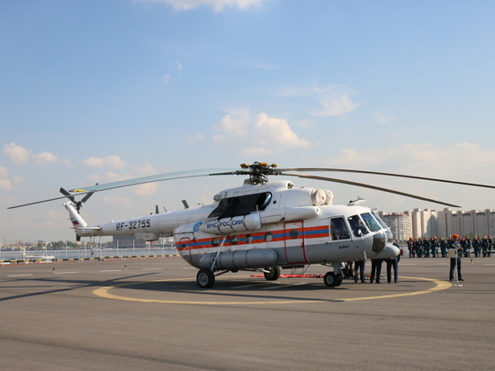 Выпавшую из окна в Валдае трехлетнюю девочку доставили вертолетом в Петербург