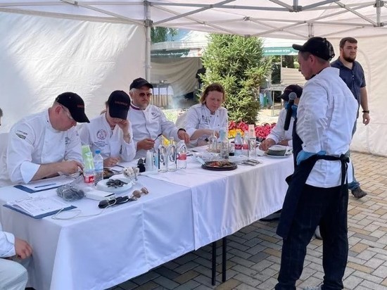 Дагестанские повара представили свои блюда на фестивале «КуНаК-2022»
