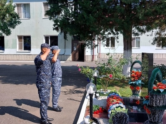 Полицейские Калмыкии почтили память погибших товарищей