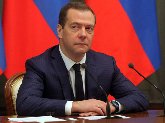 "Оно нам вообще надо?": Медведев ответил на предложение Байдена о переговорах
