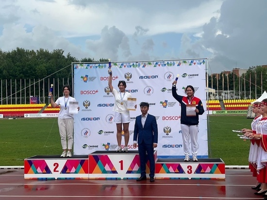 Лучница Полина Крикунова завоевала серебряную медаль первенства России