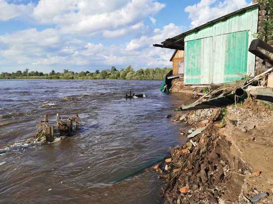Вода уничтожила часть укрепления берега в читинском ДНТ «Садко»