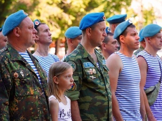 Биробиджан отмечает День воздушно-десантных войск