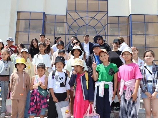 На Иссык-Куль привезли 100 детей кыргызских соотечественников из России