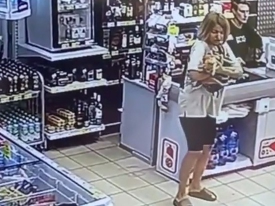 Пожилая россиянка в магазине избила собаку чихуахуа бутылкой коньяка
