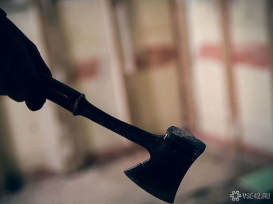 Новокузнечанин до смерти избил своего напарника топором