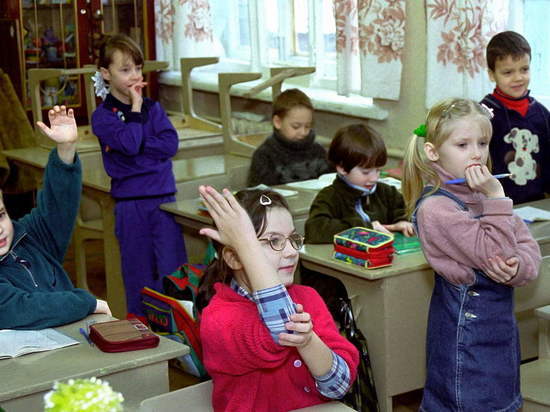 Саратовских школьников ожидает пение гимна и урок «Разговоры о важном»