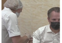 Вячеслав Гладков и его супруга сделали ревакционацию от коронавируса