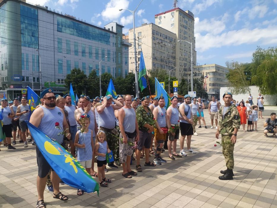 "Никто кроме них": как десантники в Краснодаре отметили День ВДВ