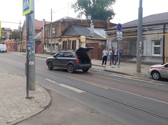 В центре Ростова водитель кроссовера сбил пожилого мужчину