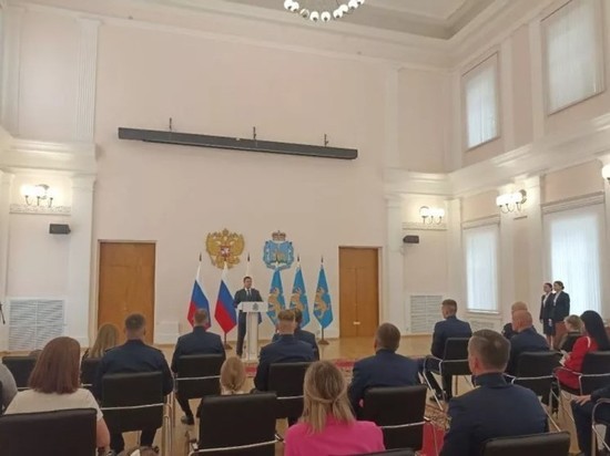 Ордена и медали вручил псковский губернатор отличившимся военнослужащим 76-й дивизии