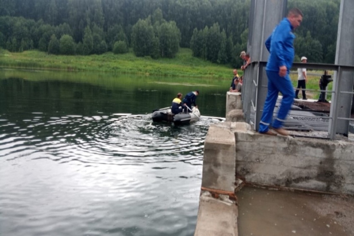 Мальчик утонул в реке. Река Бугалыш Свердловская область. Деревня Усть Бугалыш. Летом у реки.