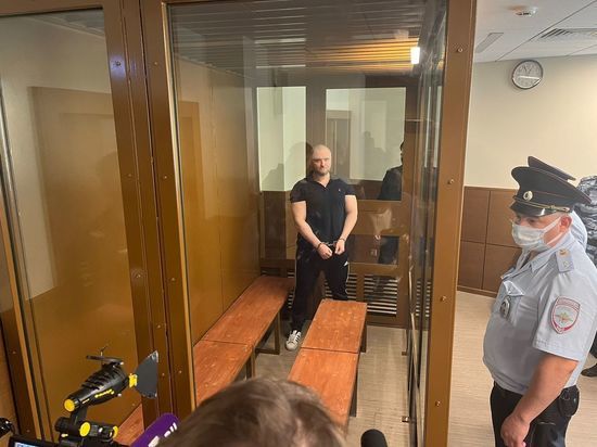 Дали 5 лет колонии, отлучили от интернета на 10 лет и лишили звания майора