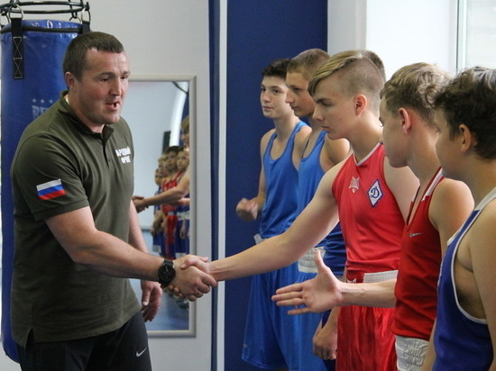 Чемпион мира по боксу провел тренировку для луганских спортсменов