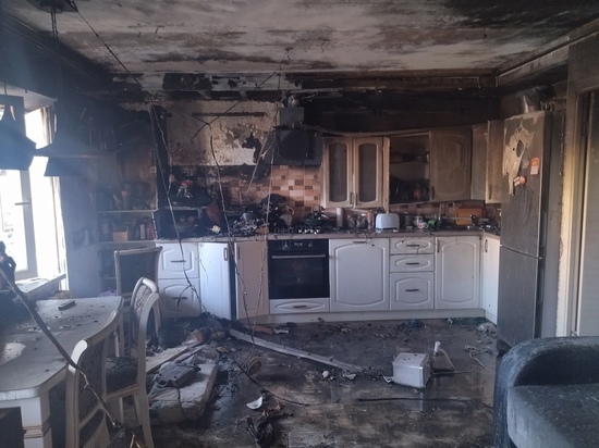 30 человек эвакуировались из многоэтажки в Вологде из-за пожара