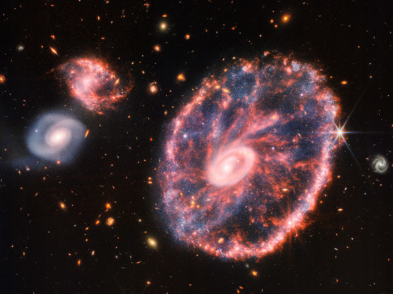 Телескоп "Джеймс Уэбб" получил самый подробный снимок галактики Колесо Телеги
