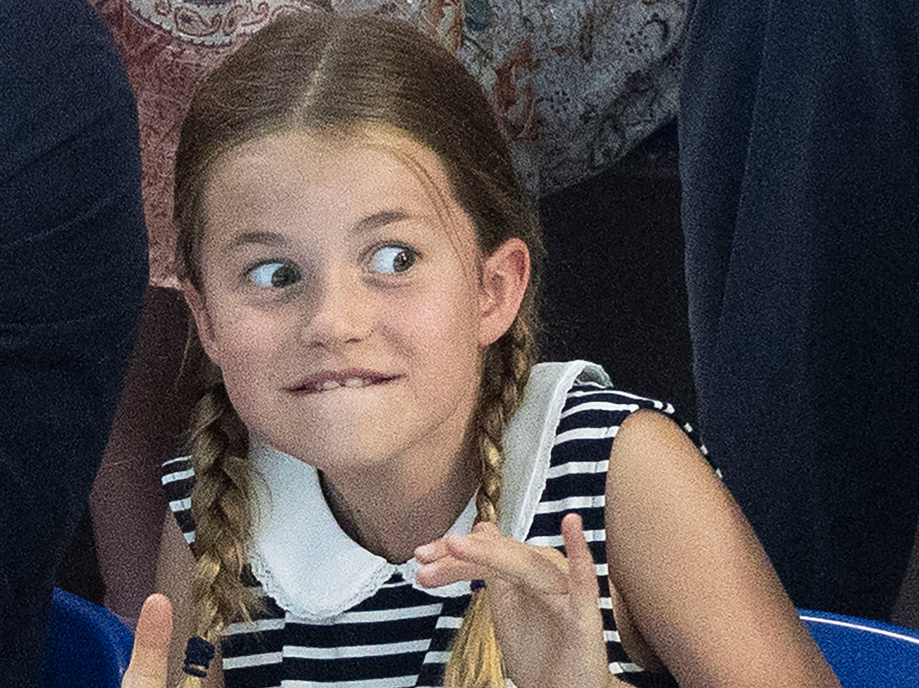 Семилетняя дочь принца Уильяма стала звездой соцсетей: рожицы и гримасы Шарлотты 
